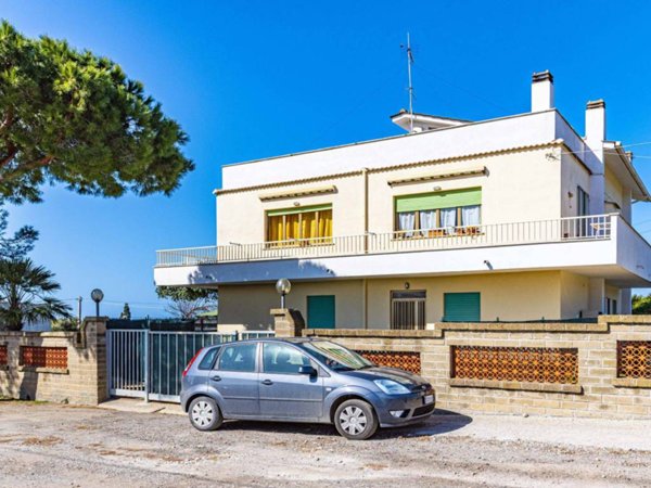 casa indipendente in vendita a Santa Marinella