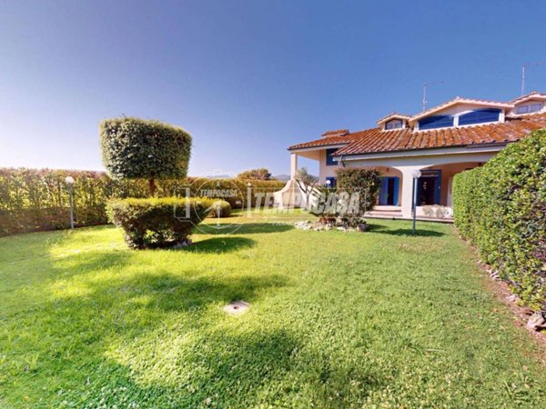 casa indipendente in vendita a Santa Marinella