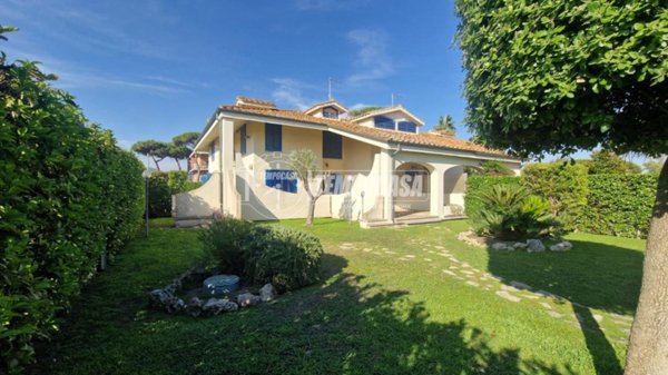 casa indipendente in vendita a Santa Marinella