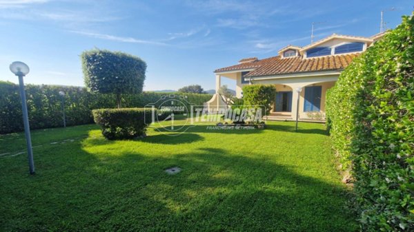casa indipendente in vendita a Santa Marinella