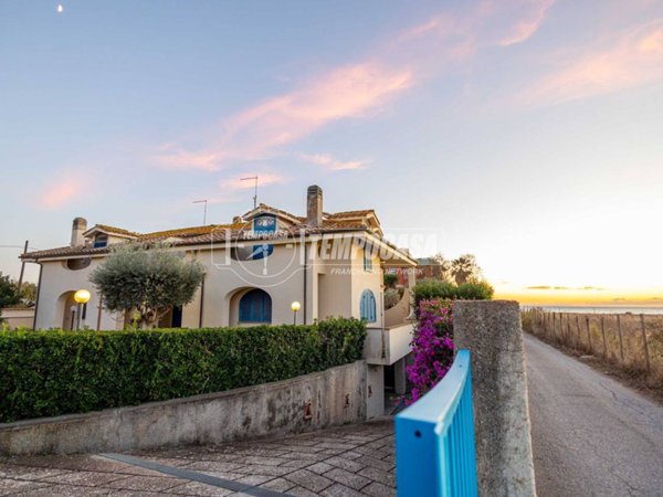 casa indipendente in vendita a Santa Marinella