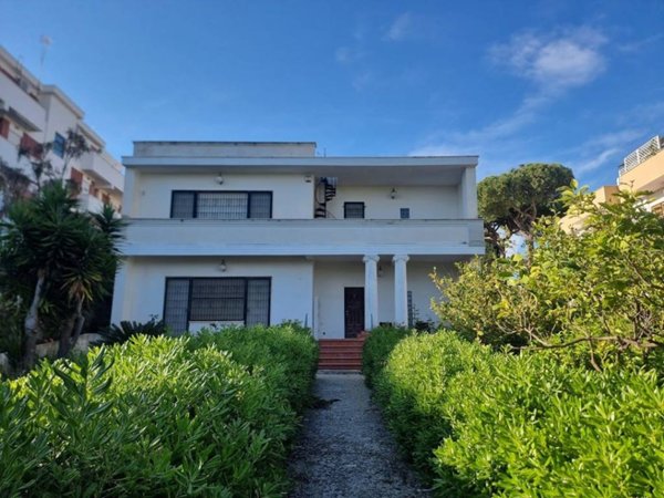 casa indipendente in vendita a Santa Marinella