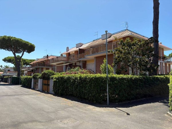 casa indipendente in vendita a Santa Marinella in zona Santa Severa