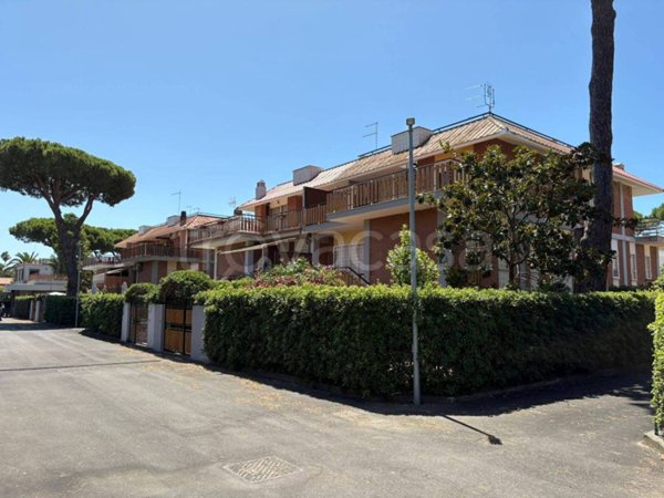 casa indipendente in vendita a Santa Marinella in zona Santa Severa