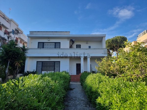 casa indipendente in vendita a Santa Marinella
