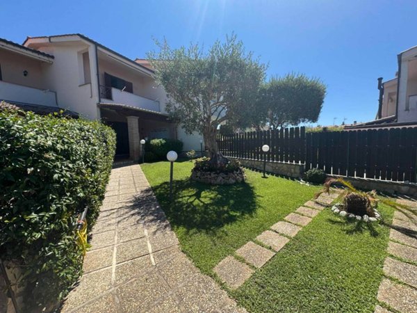 casa indipendente in vendita a Santa Marinella