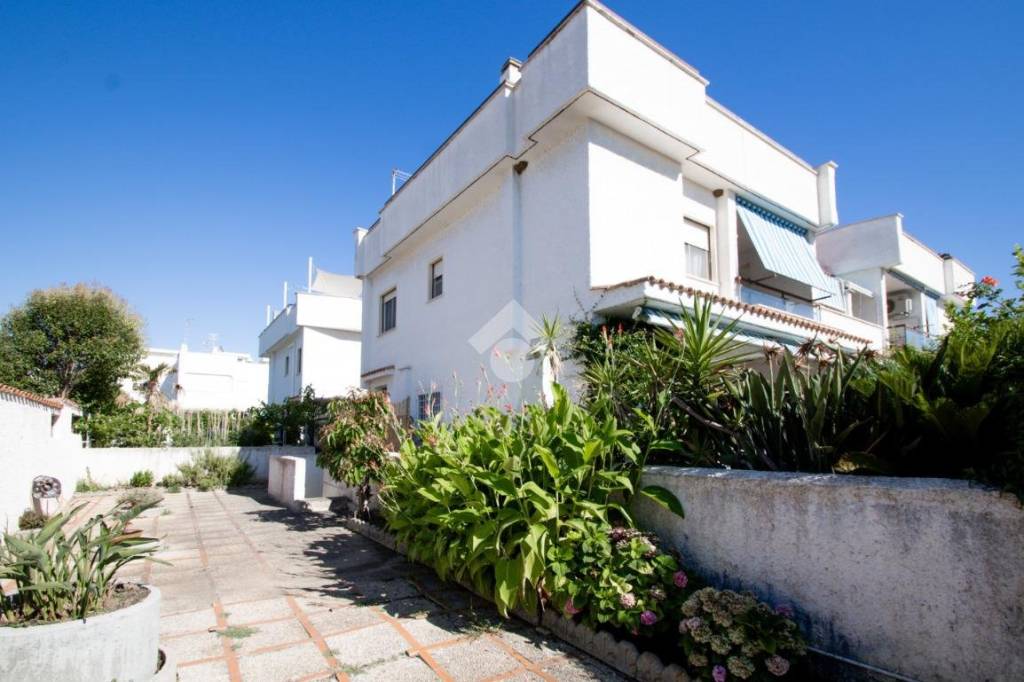 casa indipendente in vendita a Santa Marinella