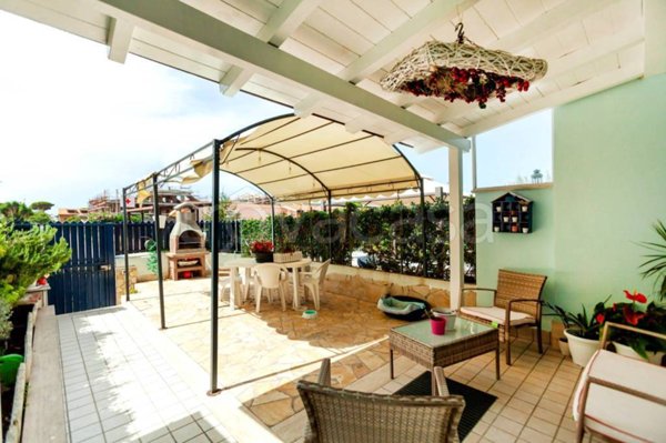 casa indipendente in vendita a Santa Marinella in zona Santa Severa