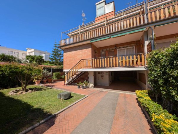 casa indipendente in vendita a Santa Marinella in zona Santa Severa