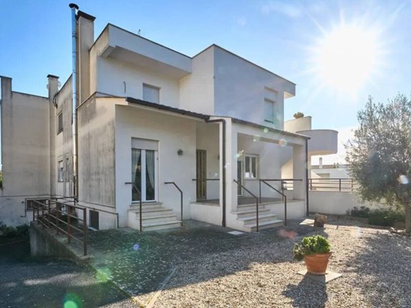 casa indipendente in vendita a Santa Marinella