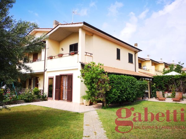 casa indipendente in vendita a Santa Marinella