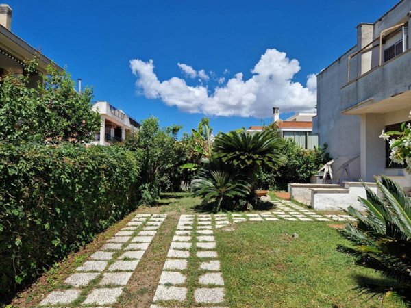 casa indipendente in vendita a Santa Marinella