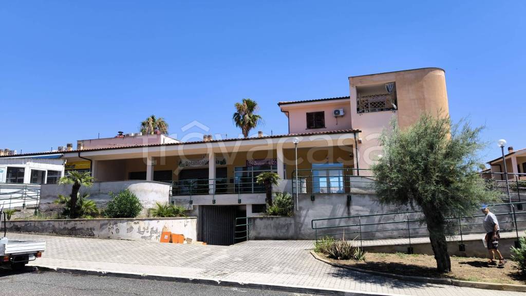 negozio in vendita a Santa Marinella