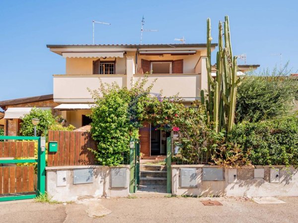casa indipendente in vendita a Santa Marinella