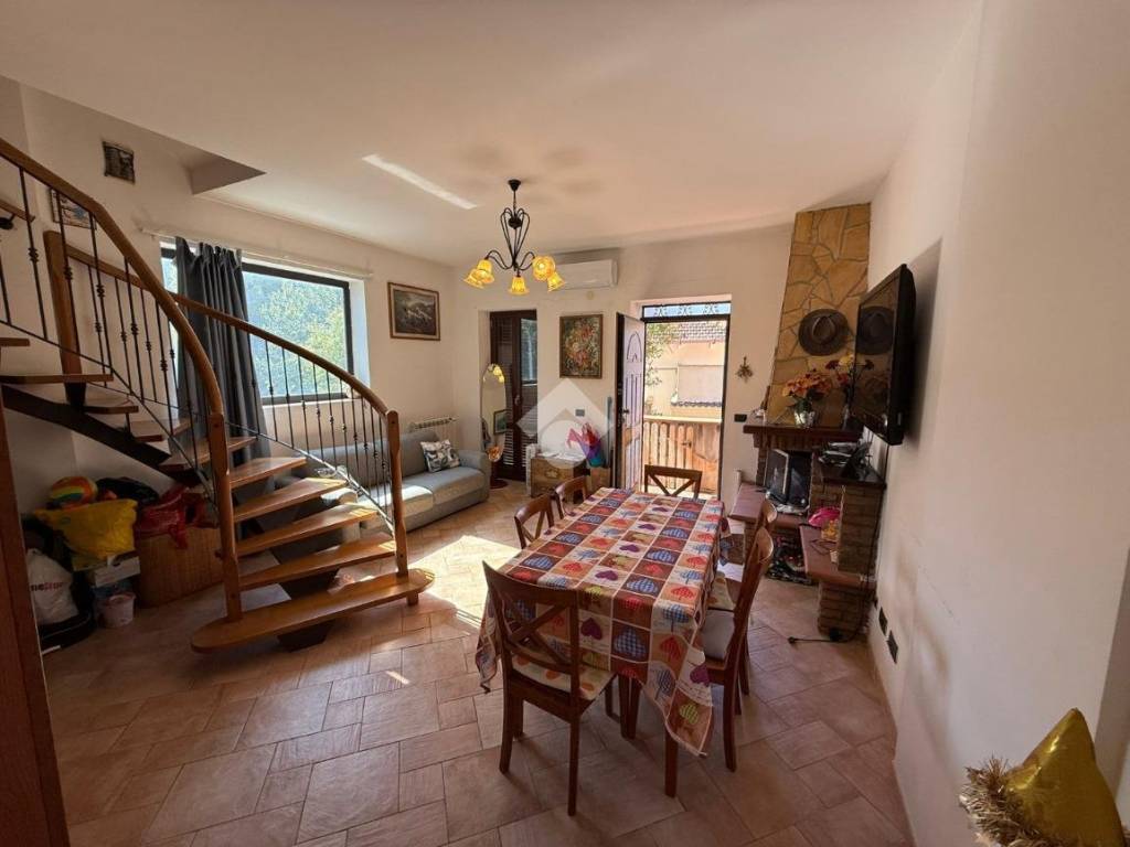 casa indipendente in vendita a Santa Marinella