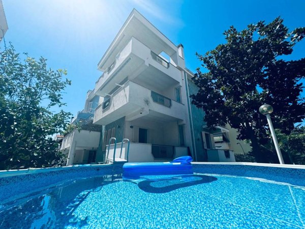 casa indipendente in vendita a Santa Marinella