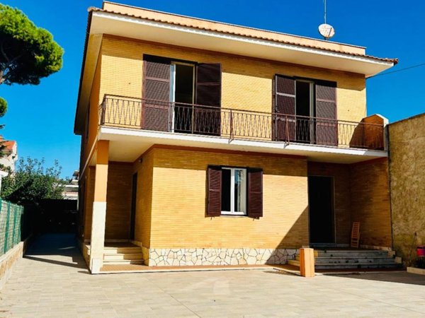 casa indipendente in vendita a Santa Marinella