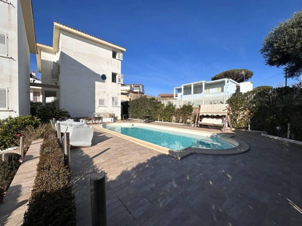 casa indipendente in vendita a Santa Marinella