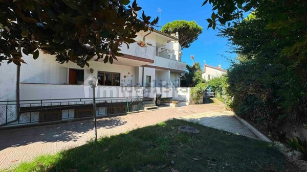 casa indipendente in vendita a Santa Marinella in zona Santa Severa