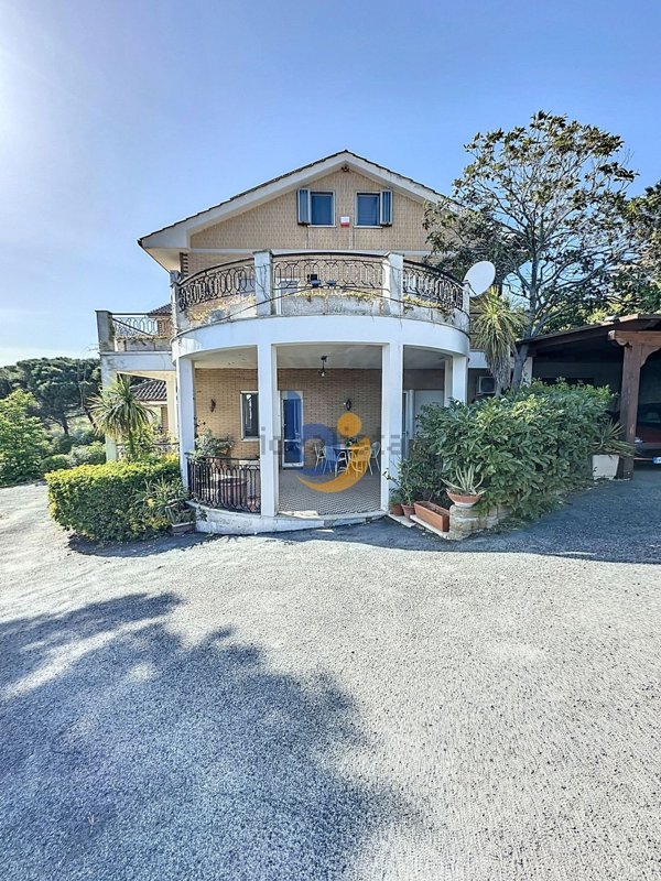 casa indipendente in vendita a Santa Marinella