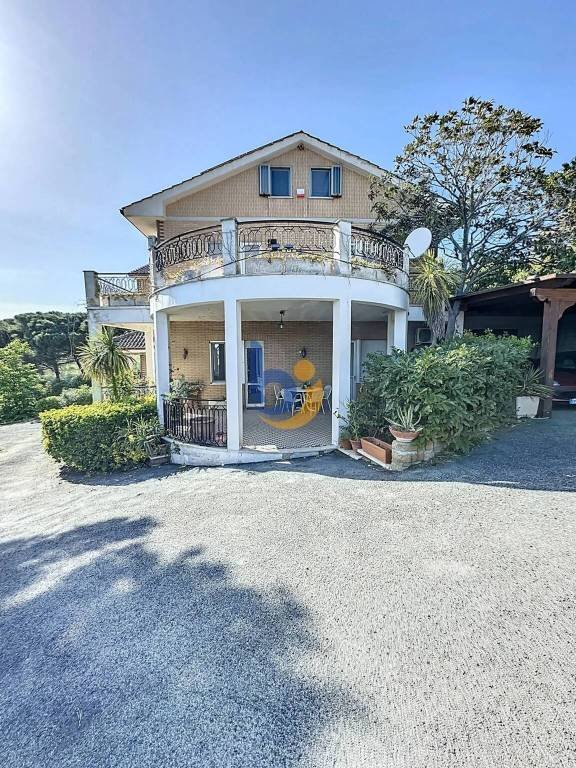 casa indipendente in vendita a Santa Marinella