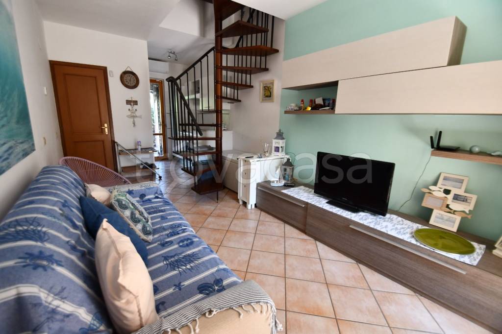 casa indipendente in vendita a Santa Marinella