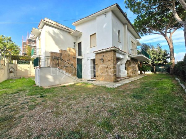 casa indipendente in vendita a Santa Marinella