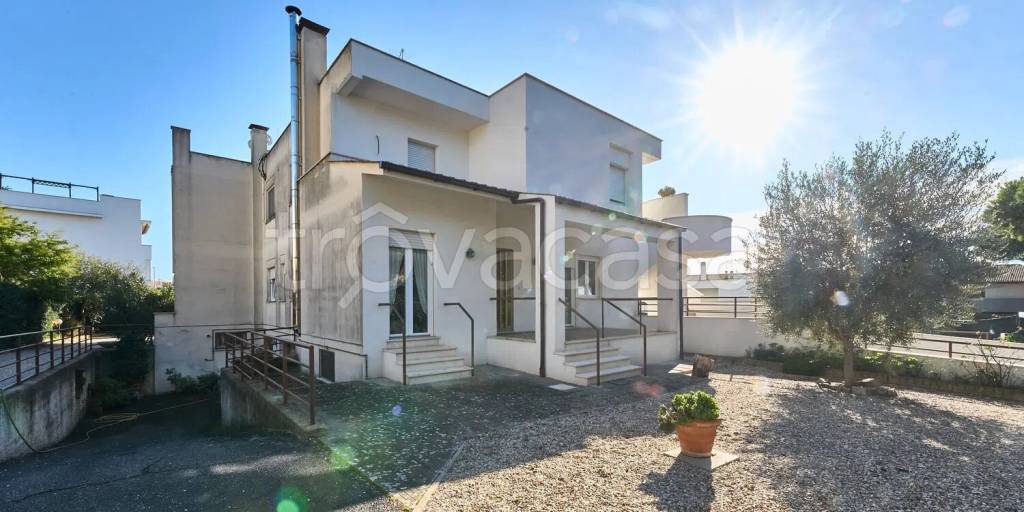 casa indipendente in vendita a Santa Marinella