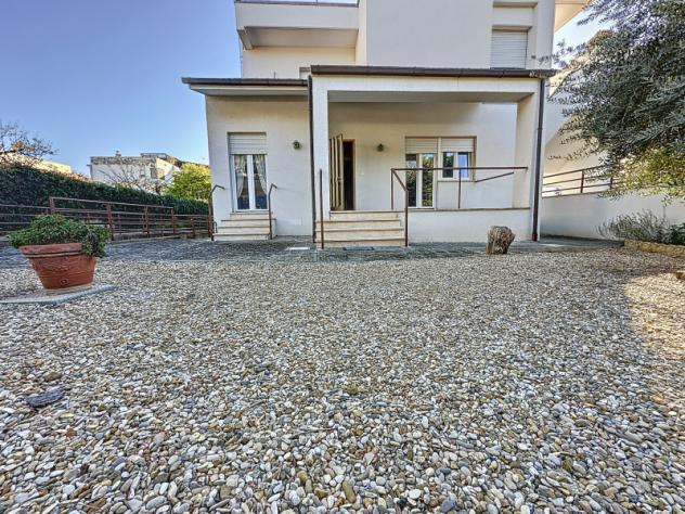 casa indipendente in vendita a Santa Marinella