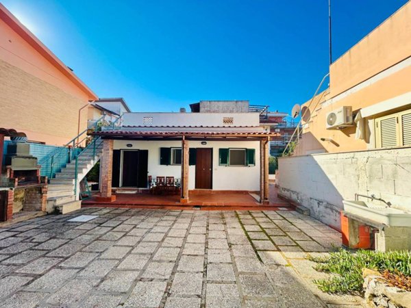casa indipendente in vendita a Santa Marinella