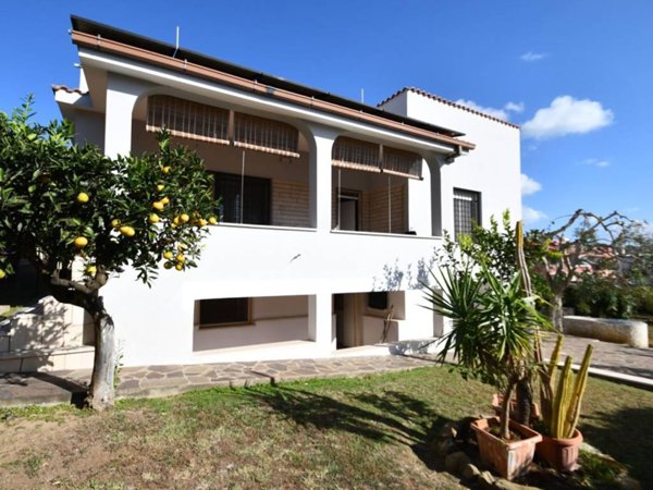 casa indipendente in vendita a Santa Marinella