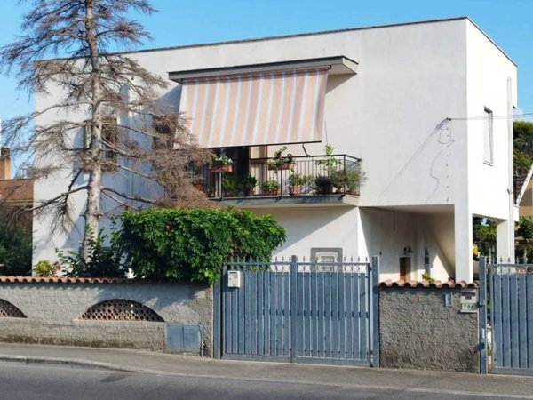 casa indipendente in vendita a Santa Marinella