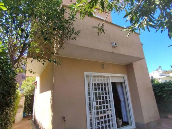 casa indipendente in vendita a Santa Marinella