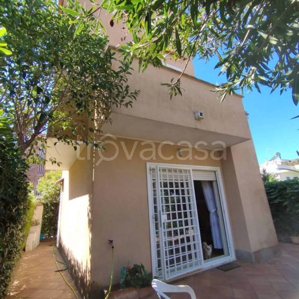 casa indipendente in vendita a Santa Marinella