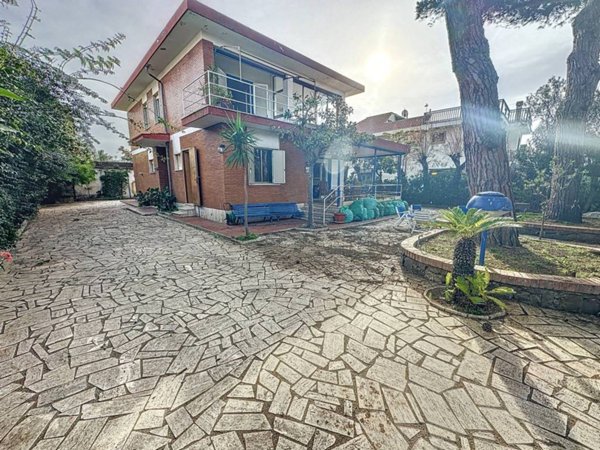 casa indipendente in vendita a Santa Marinella