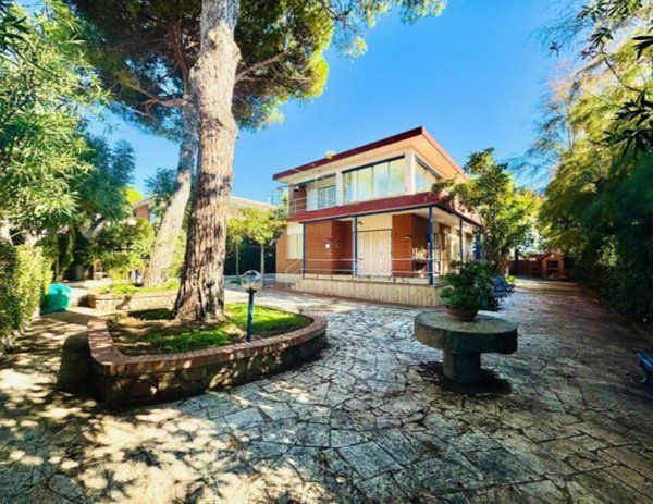 casa indipendente in vendita a Santa Marinella