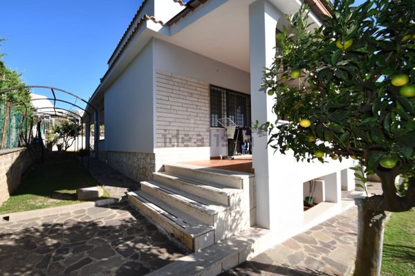 casa indipendente in vendita a Santa Marinella