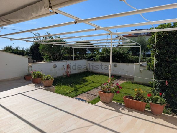 casa indipendente in vendita a Santa Marinella