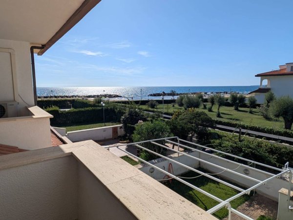 casa indipendente in vendita a Santa Marinella