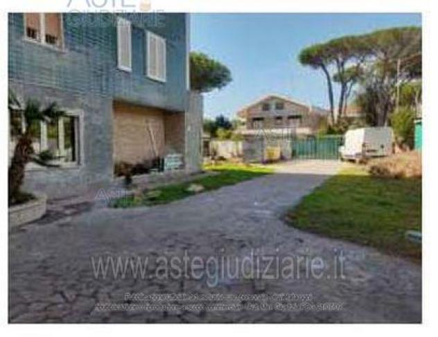 locale di sgombero in vendita a Santa Marinella