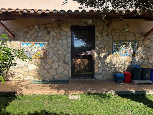 casa indipendente in vendita a Santa Marinella