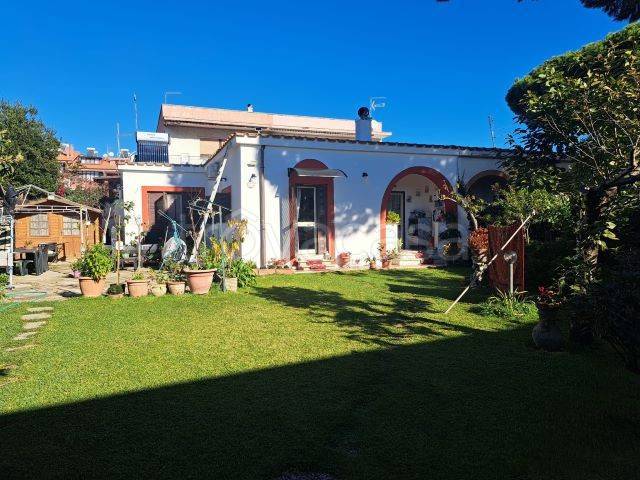 casa indipendente in vendita a Santa Marinella