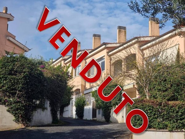 casa indipendente in vendita a Santa Marinella