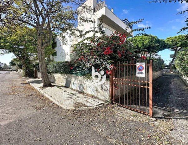 locale commerciale in vendita a Santa Marinella