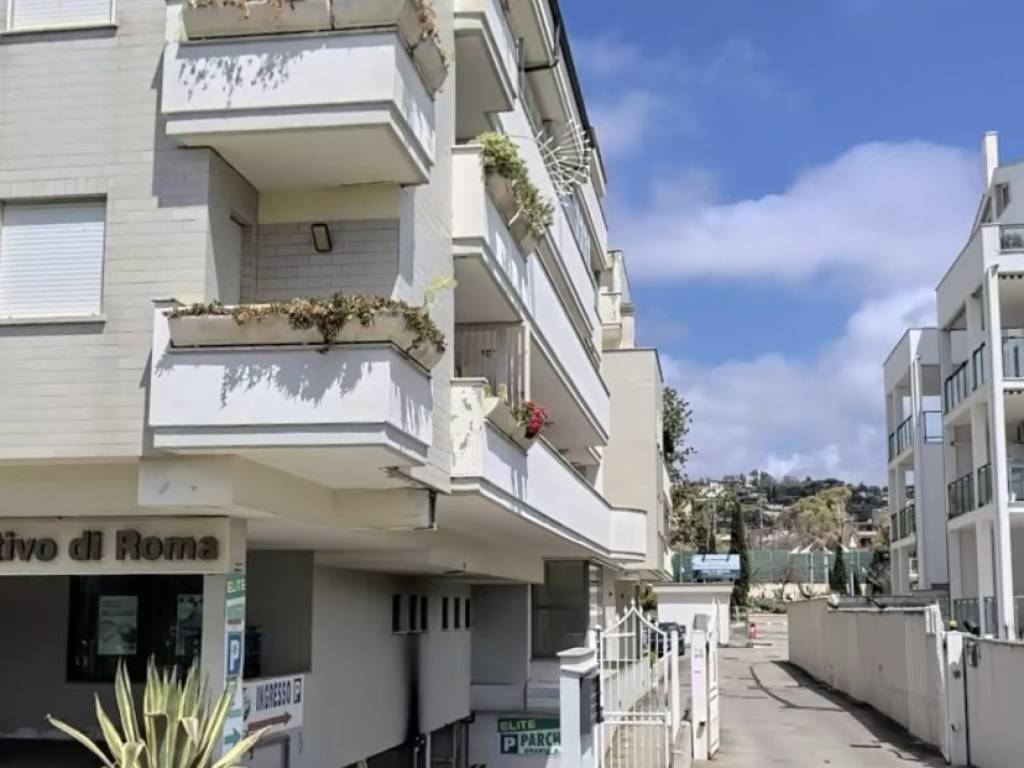 locale commerciale in vendita a Santa Marinella