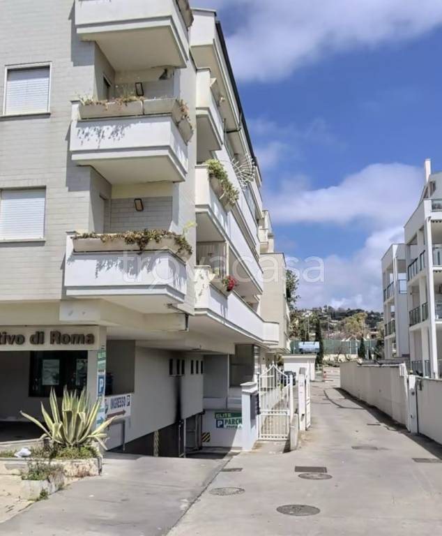 locale commerciale in vendita a Santa Marinella