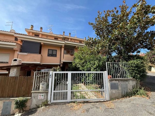 casa indipendente in vendita a Santa Marinella