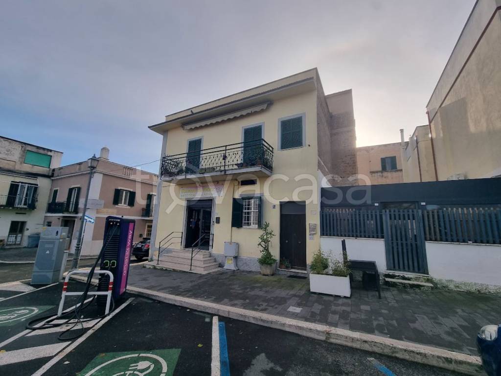 locale commerciale in vendita a Santa Marinella