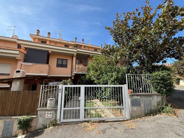 casa indipendente in vendita a Santa Marinella
