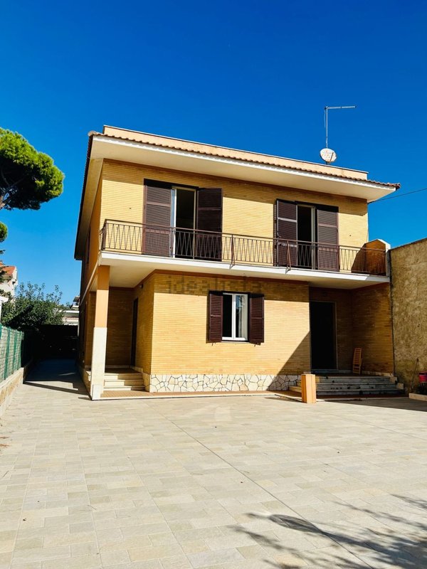 casa indipendente in vendita a Santa Marinella
